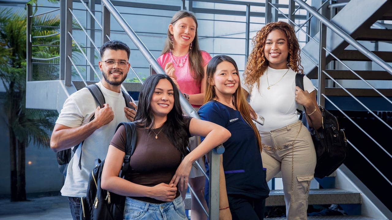 La Universidad Cooperativa de Colombia obtuvo la acreditación institucional para los campus de Bogotá, Medellín y Bucaramanga, lo cual refleja su compromiso con la calidad y el aporte social.