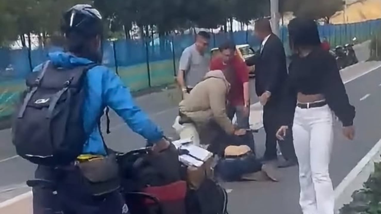 El momento quedó registrado en videos de transeúntes que difundieron las imágenes en redes sociales.