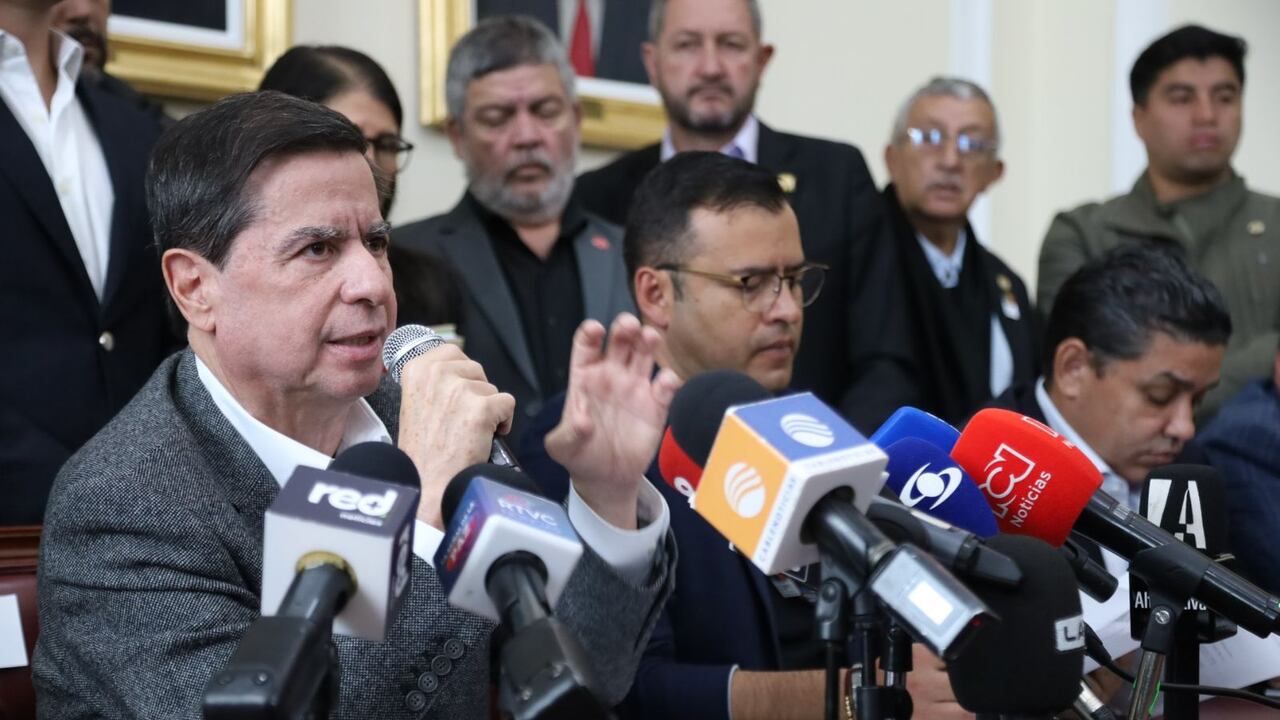 Ministro del Interior, Juan Fernando Cristo, y presidente de la Cámara, Jaime Raúl Salamanca.