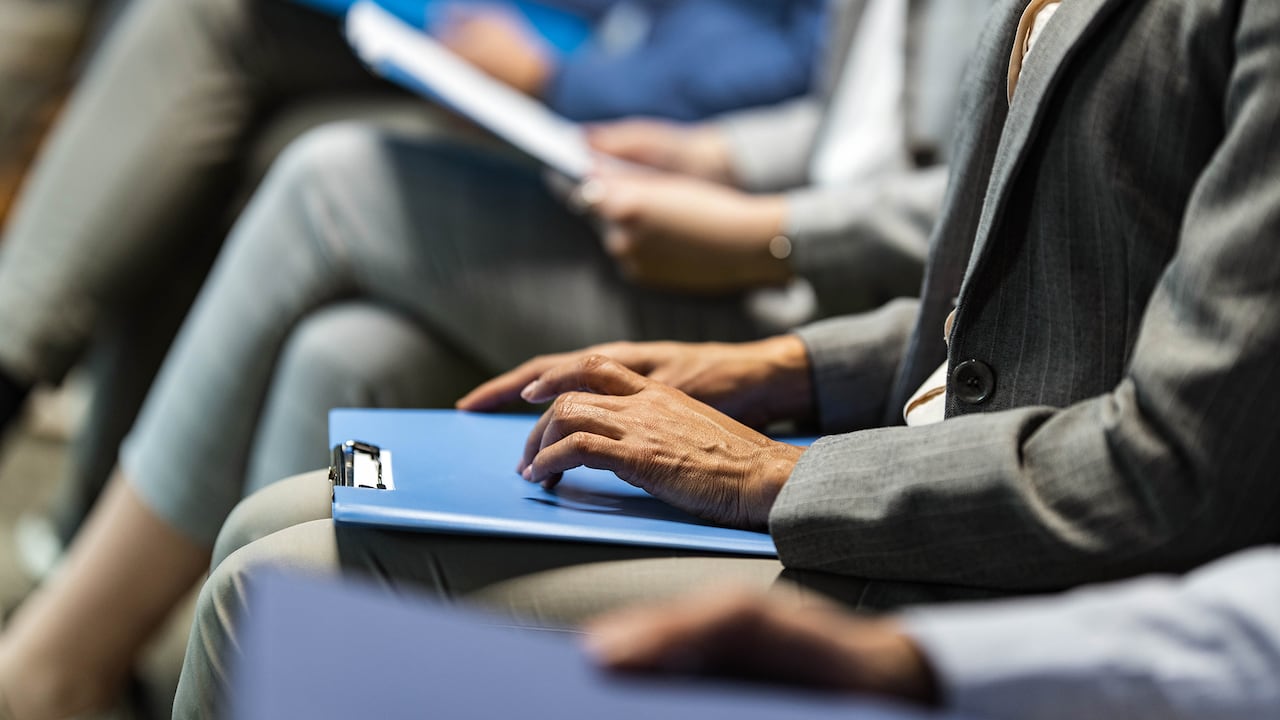 La convocatoria busca la contratación de mil empleados en misión.