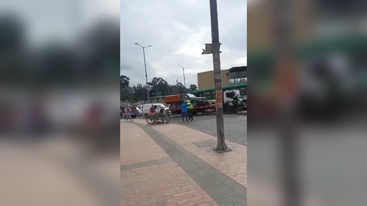 El uniformado descargó su furia en contra de un ciudadano.
