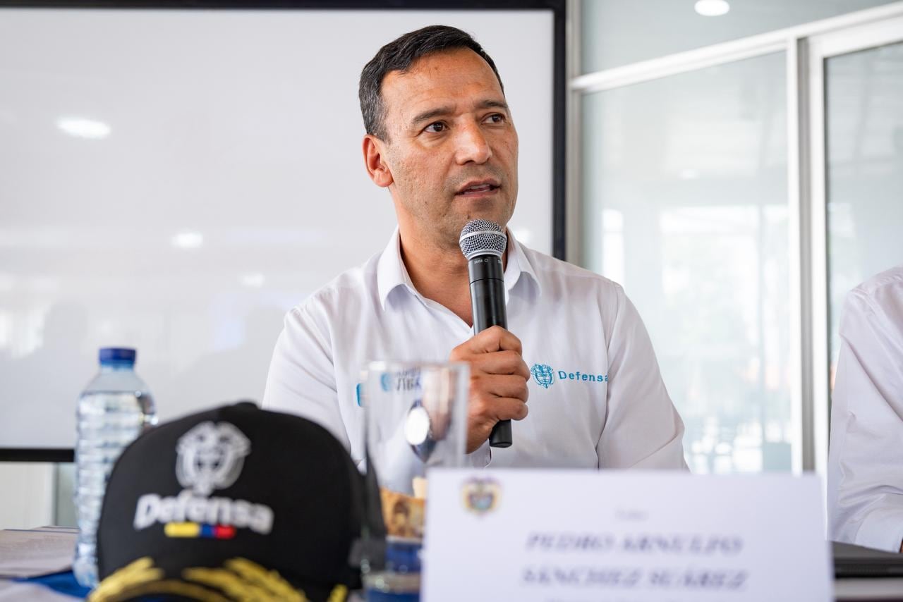 El ministro de Defensa, Pedro Sánchez, participó en una reunión estratégica de seguridad en el departamento del Atlántico.