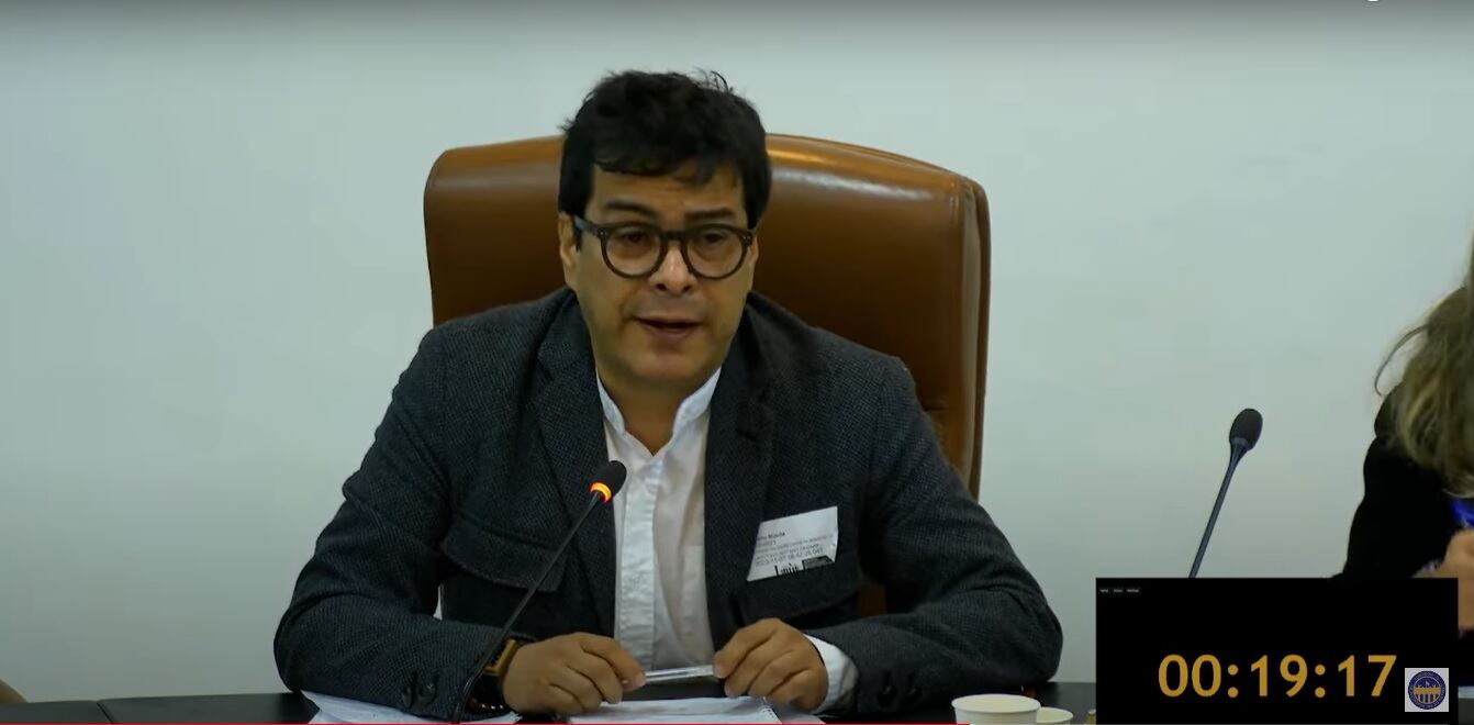 Danilo Rueda en debate de control político de la Cámara de Representantes.