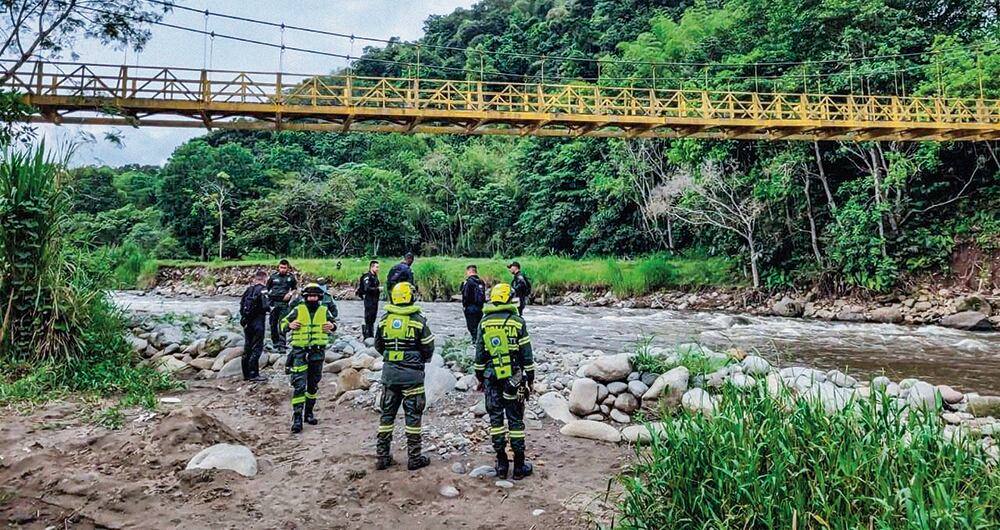    Durante varios días los organismos de socorro efectuaron las labores de búsqueda para encontrar al mayor Julián David Gámez, pero los esfuerzos fueron en vano. Se presume que el uniformado cayó al río Otún, el cual después desemboca en el río Cauca. 
