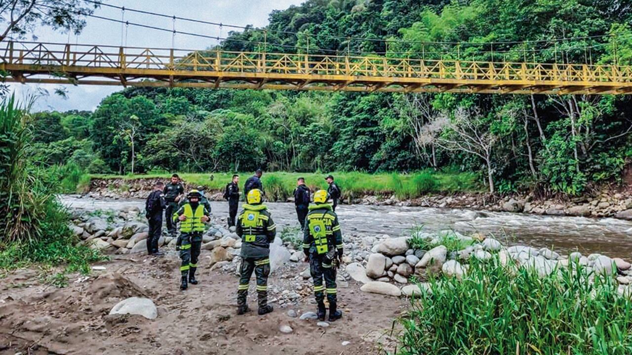 Durante varios días los organismos de socorro efectuaron las labores de búsqueda para encontrar al mayor Julián David Gámez, pero los esfuerzos fueron en vano. Se presume que el uniformado cayó al río Otún, el cual después desemboca en el río Cauca.