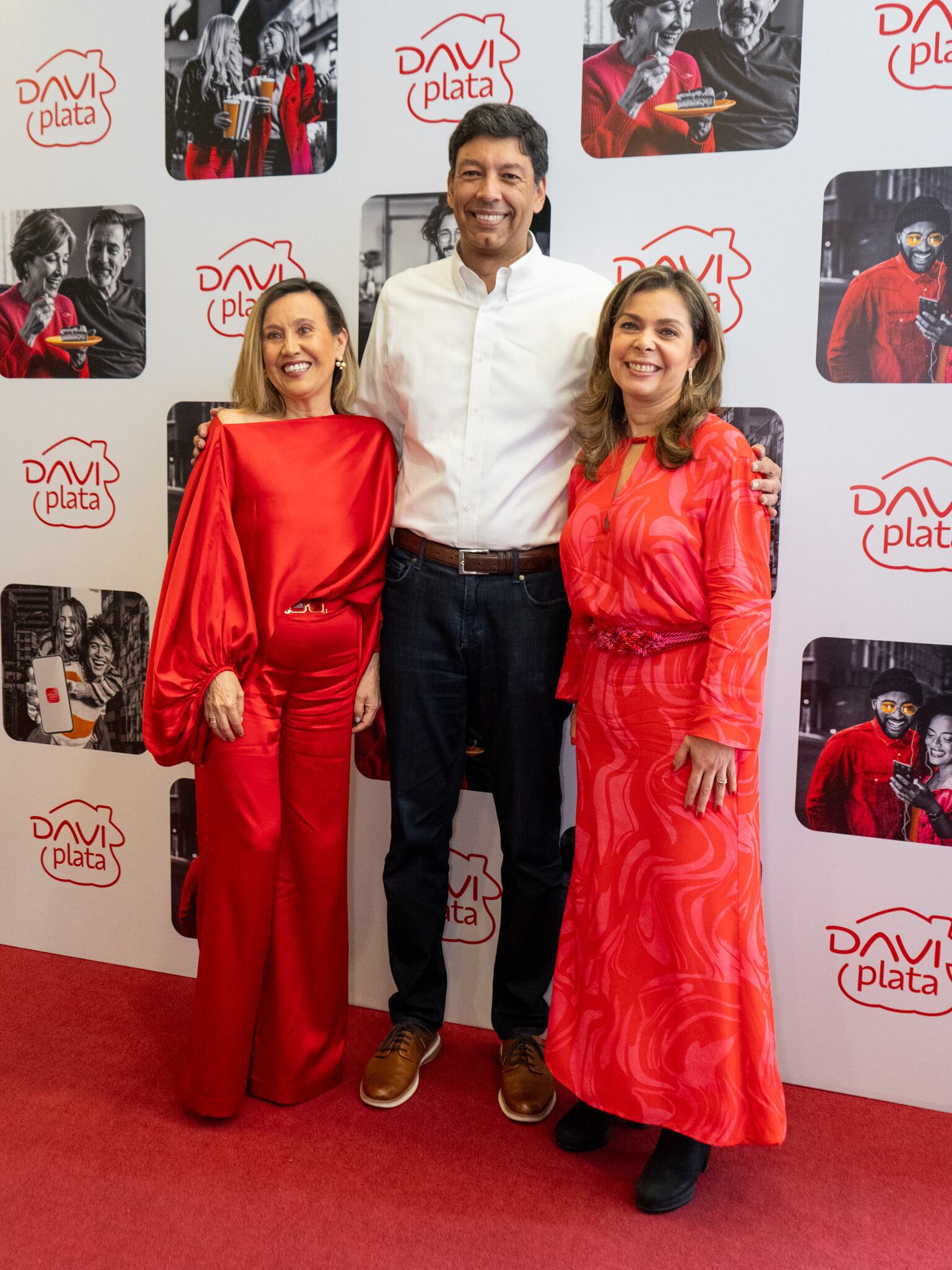 Maritza Pérez, vicepresidenta ejecutiva de Banca Personal y Mercadeo de Davivienda; Javier Suárez, presidente de Davivienda y Margarita Henao, CEO de DaviPlata.