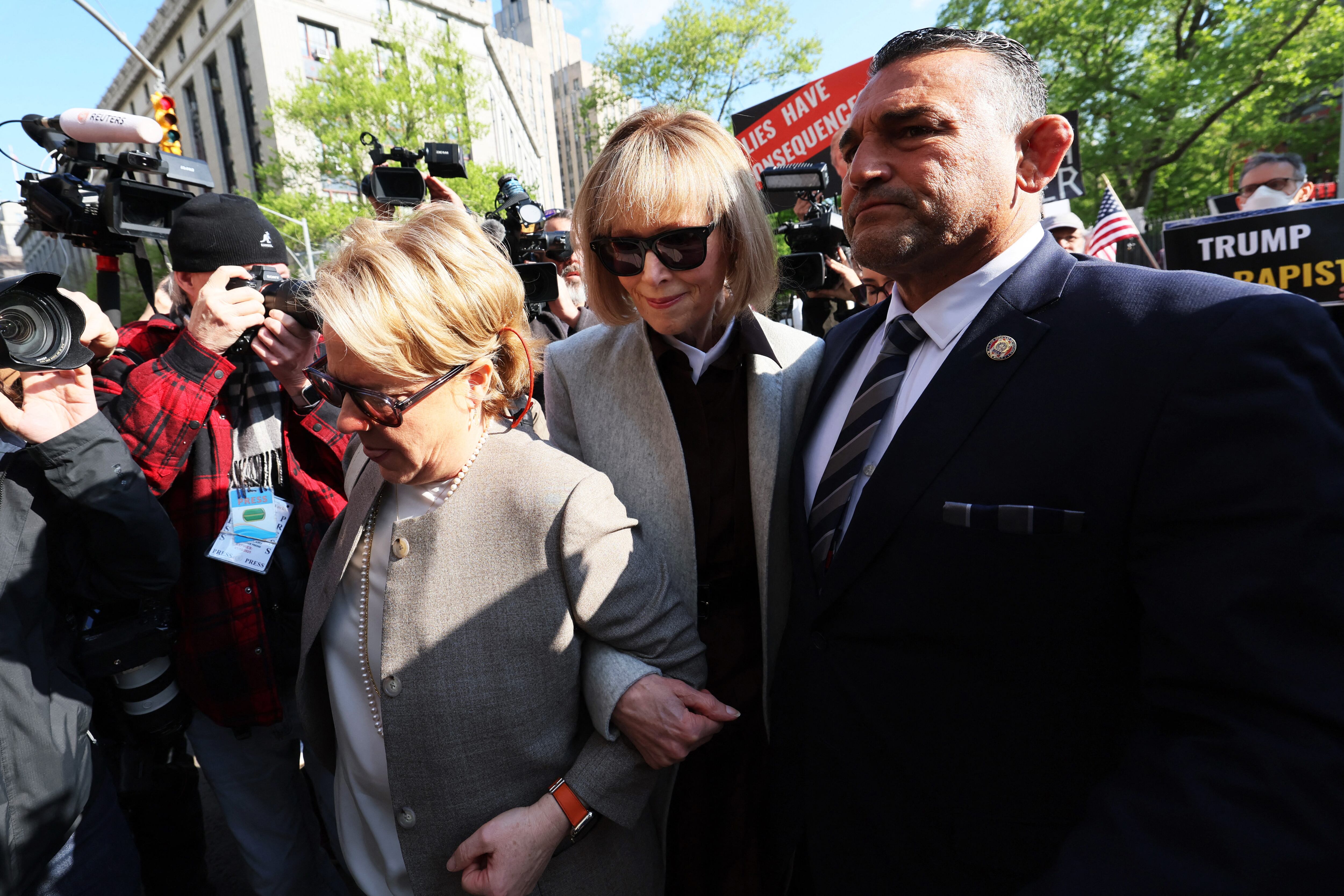 Carroll, excolumnista de la revista Elle, alega que Trump la violó en el probador de los lujosos almacenes Bergdorf Goodman en la 5ª Avenida en Manhattan en 1995 o 1996. Michael M. Santiago/Getty Images/AFP