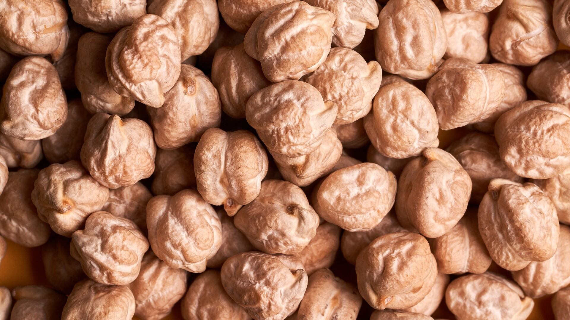 Masticar sin prisa y triturar correctamente las legumbres también ayudará a tener una mejor digestión.