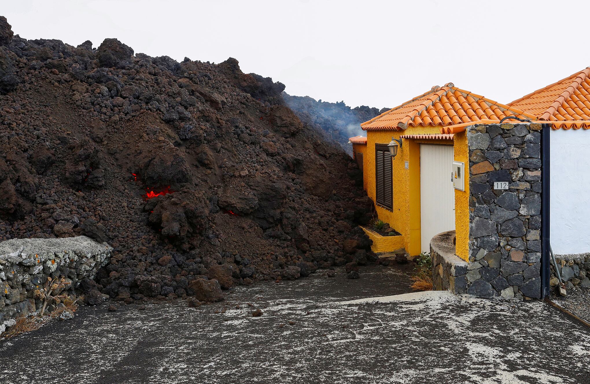 En Imágenes erupción de volcán en la isla canaria de La Palma, España
