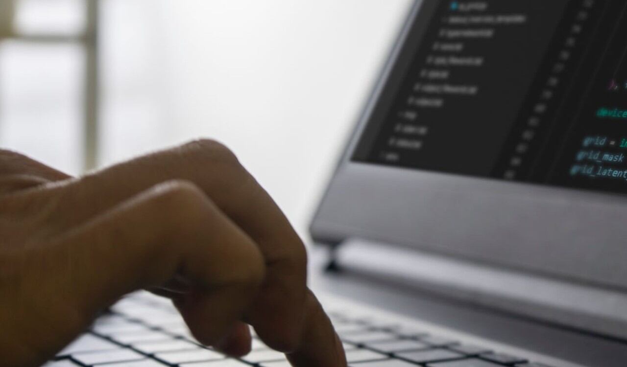 Ísimo necesita personal para el área de tecnología de la empresa.