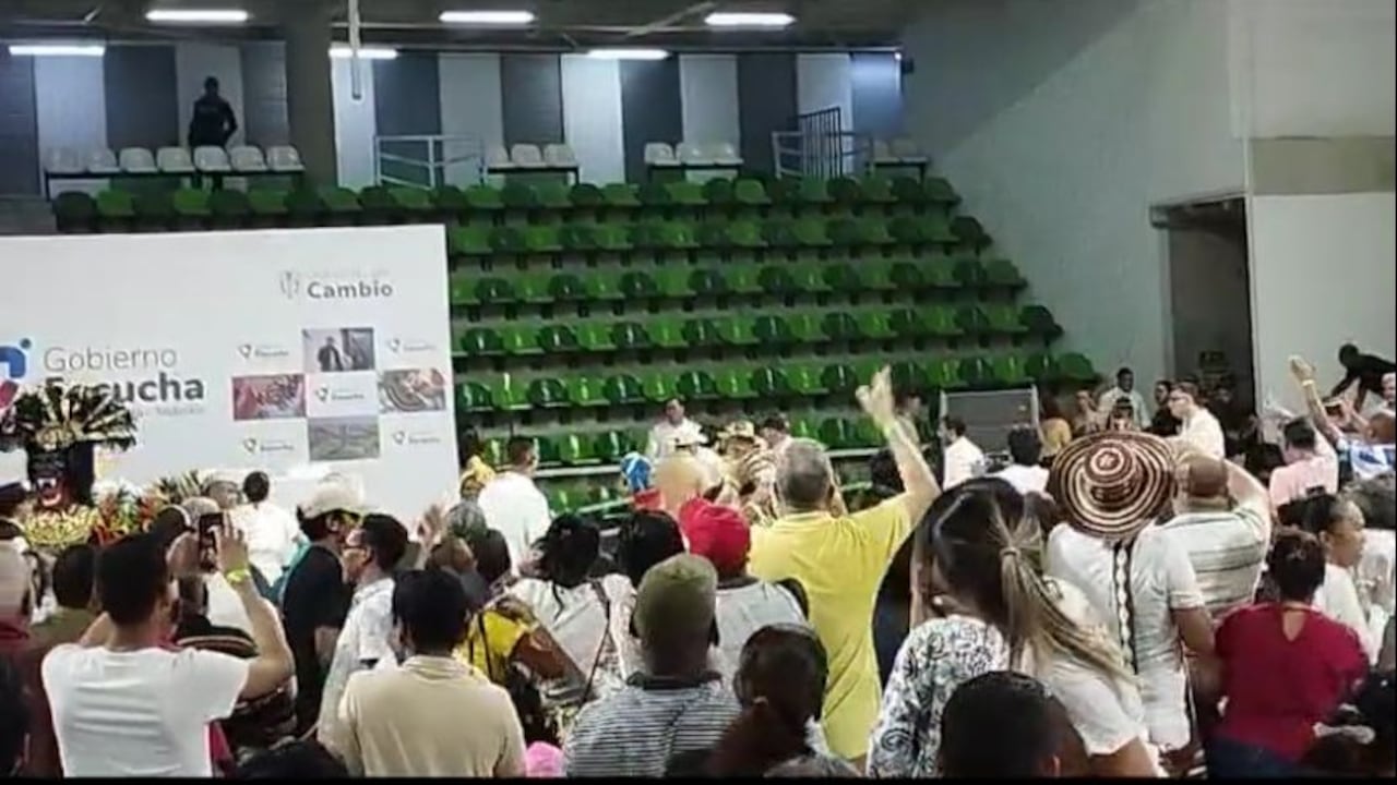 Abuchean al alcalde de Barranquilla, Jaime Pumarejo.