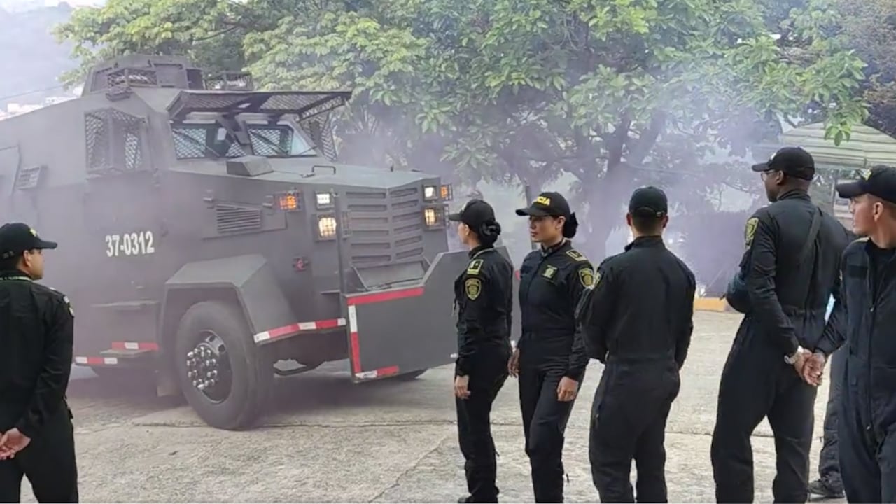 Tanqueta del Esmad ingresó a un colegio privado de Sabaneta y desató polémica en el Valle de Aburrá.