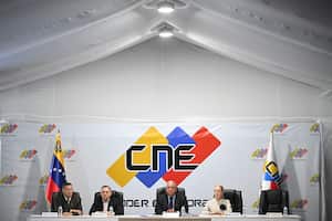 El presidente del CNE comunicó la decisión.