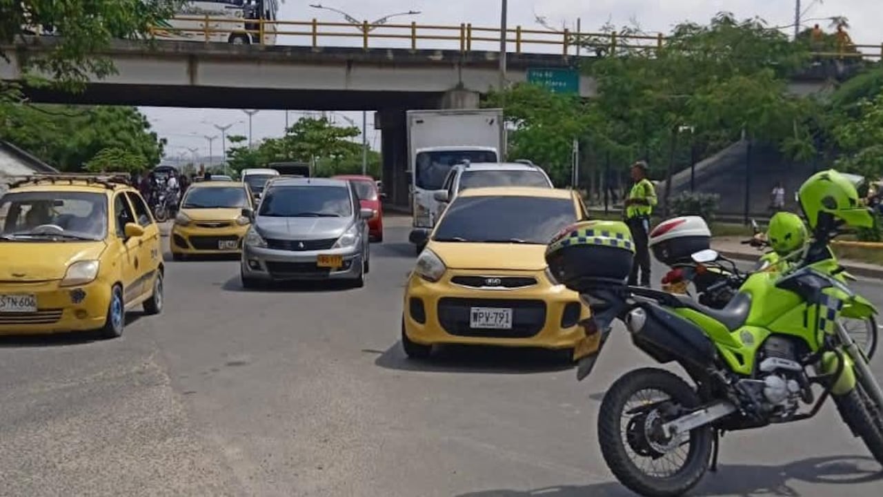 Gremios de transporte como taxis en Barranquilla aumentarían precios de servicios de subir el precio de la gasolina.