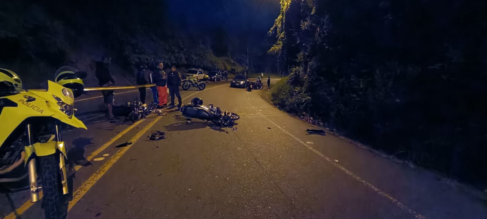 El hecho es materia de investigación por parte de las autoridades, pues al parecer uno de los motociclistas invadió el carril contrario, lo que causó el fatal desenlace.