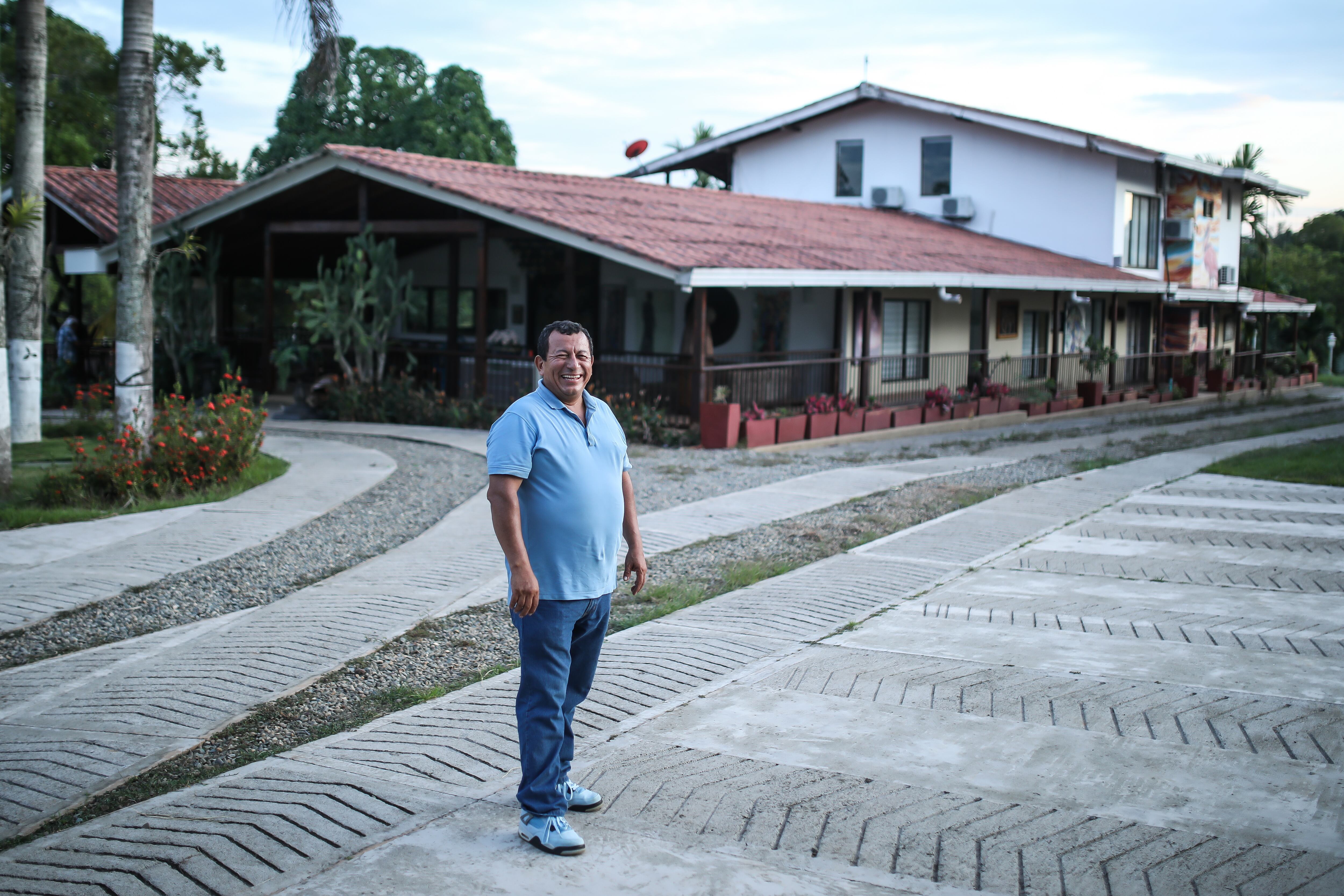 Luis Pérez, esposo de Piedad Córdoba. Finca Ari Ari