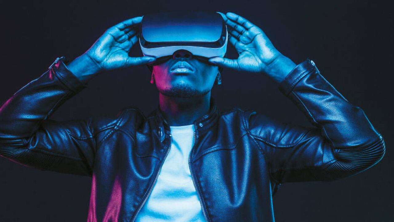 Los investigadores han diseñado una pieza de hardware que incorpora transductores ultrasónicos y es capaz de renderizar los efectos hápticos en la boca del usuario gracias a su software.