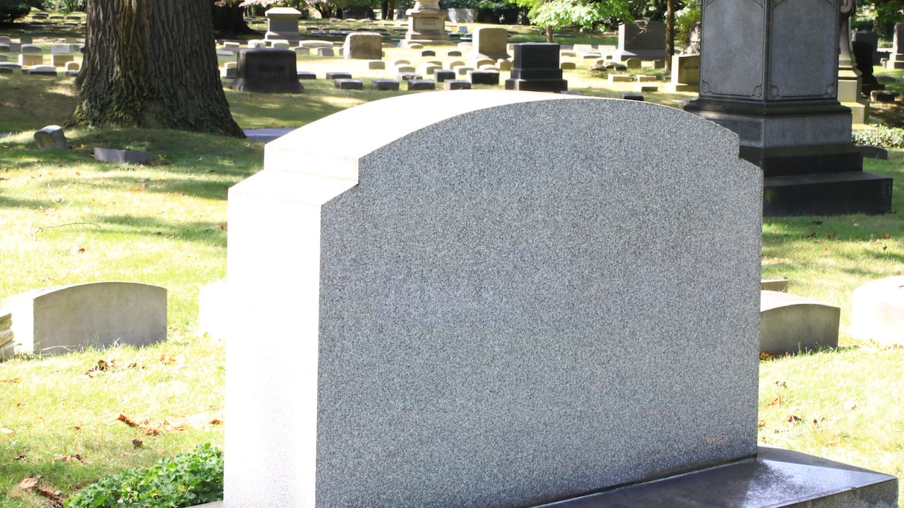 El entierro será digno: una ceremonia, la identidad revelada y una lápida en un cementerio local.