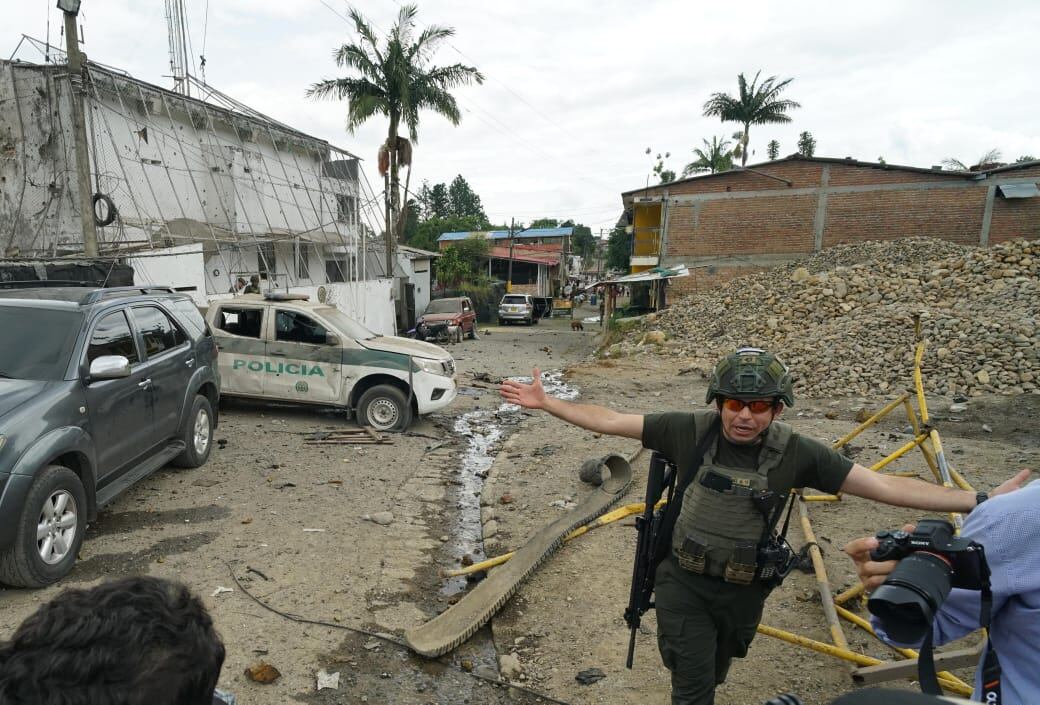 Ataque a estación de policía de Morales cauca por parte de disidencias de las FARC