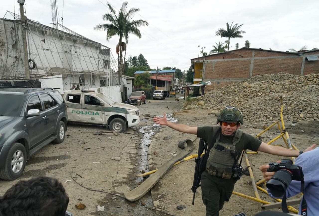 Ataque a estación de policía de Morales cauca por parte de disidencias de las FARC