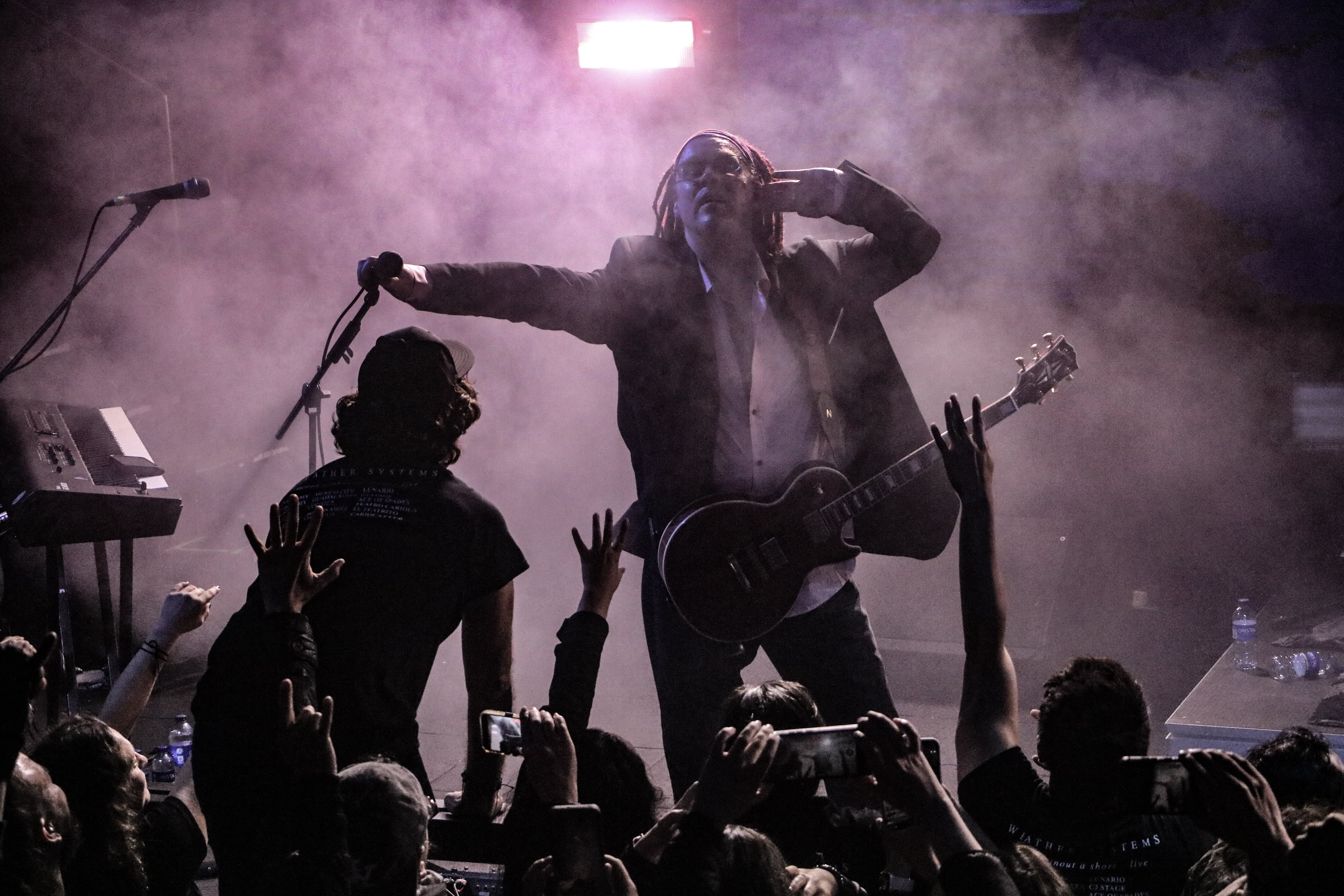 Ni la enfermedad impidió que Danny Cavanagh compartiera lo mejor de Weather Systems y Anathema. Foto: Diego Molina / Colonia Records