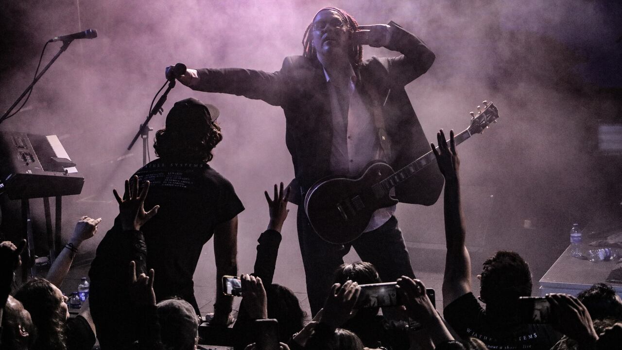 Ni la enfermedad impidió que Danny Cavanagh compartiera lo mejor de Weather Systems y Anathema.