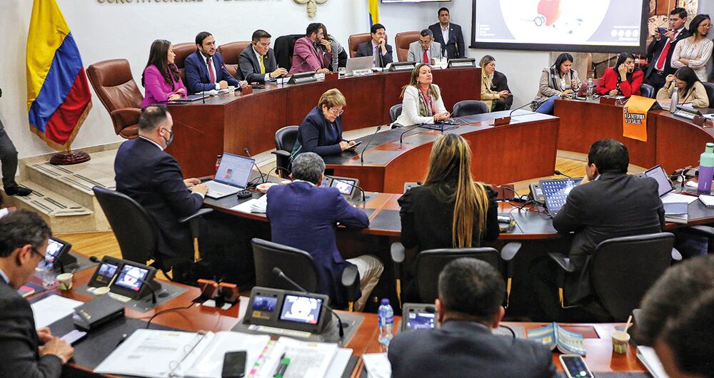   “Si él no cambia de actitud frente a lo que hemos solicitado, creo que no va a haber reforma a la salud”, dijo Gaviria. Advirtió que la independencia del Banco de la República es clara y contundente. Agregó que Claudia López será candidata presidencial y de Germán Vargas dice que conoce el país y tiene carácter.