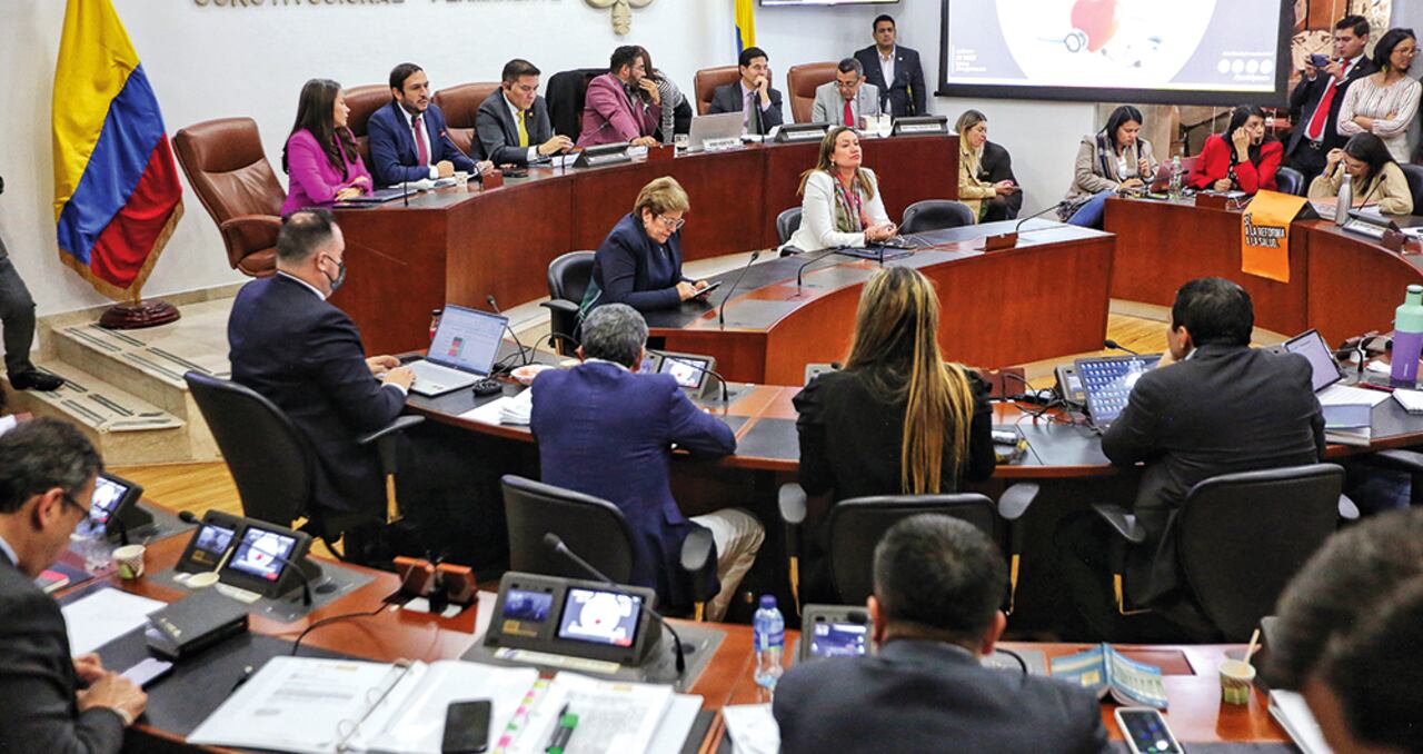 “Si él no cambia de actitud frente a lo que hemos solicitado, creo que no va a haber reforma a la salud”, dijo Gaviria. Advirtió que la independencia del Banco de la República es clara y contundente. Agregó que Claudia López será candidata presidencial y de Germán Vargas dice que conoce el país y tiene carácter.