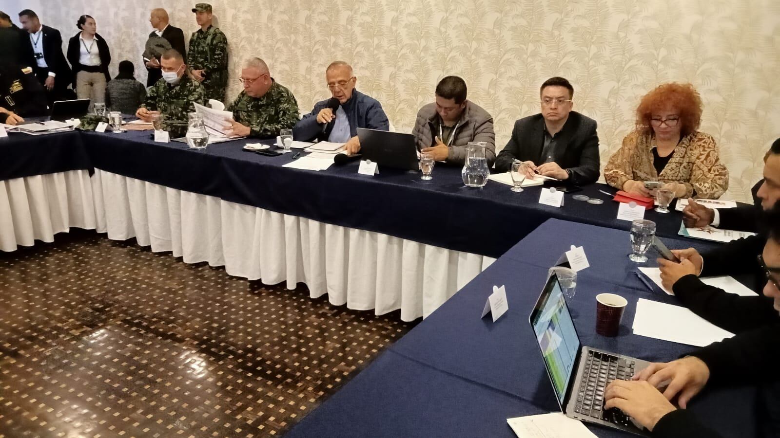 El ministro de defensa, Iván Velásquez, durante consejo de seguridad en Nariño.