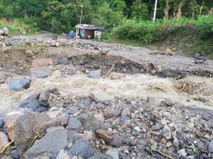 Quebradas en la zona han provocado las afectaciones en la vía.