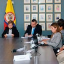 En la mesa de concertación para la reforma laboral participan representantes de las empresas y de los trabajadores. Aunque se acabarían los contratos a término fijo, estos se permitirían en actividades como la construcción y el agro. Asimismo, se buscará una mayor protección laboral de los trabajadores en plataformas de domicilio o de las modelos webcam.