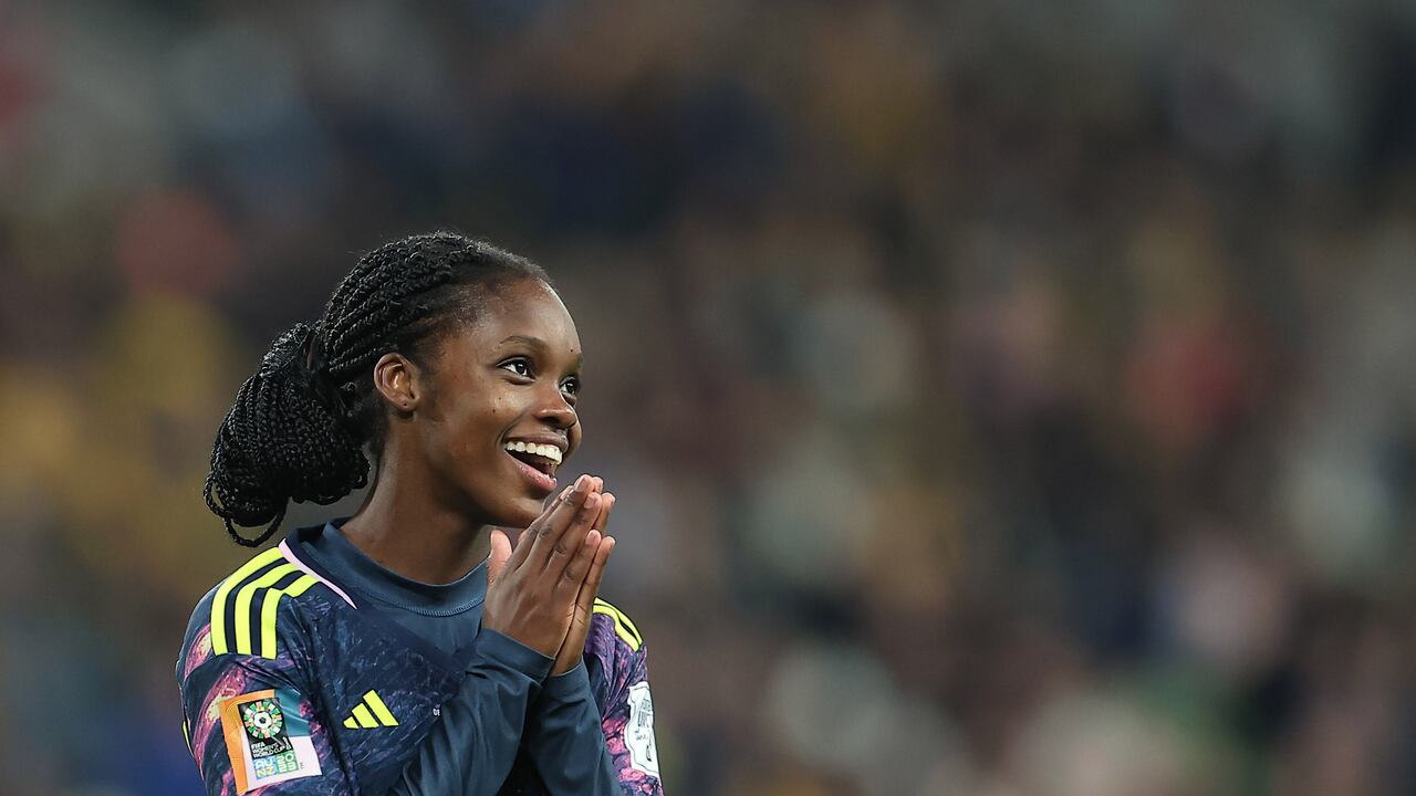 Linda Caicedo sonríe durante el partido entre Colombia y Jamaica.