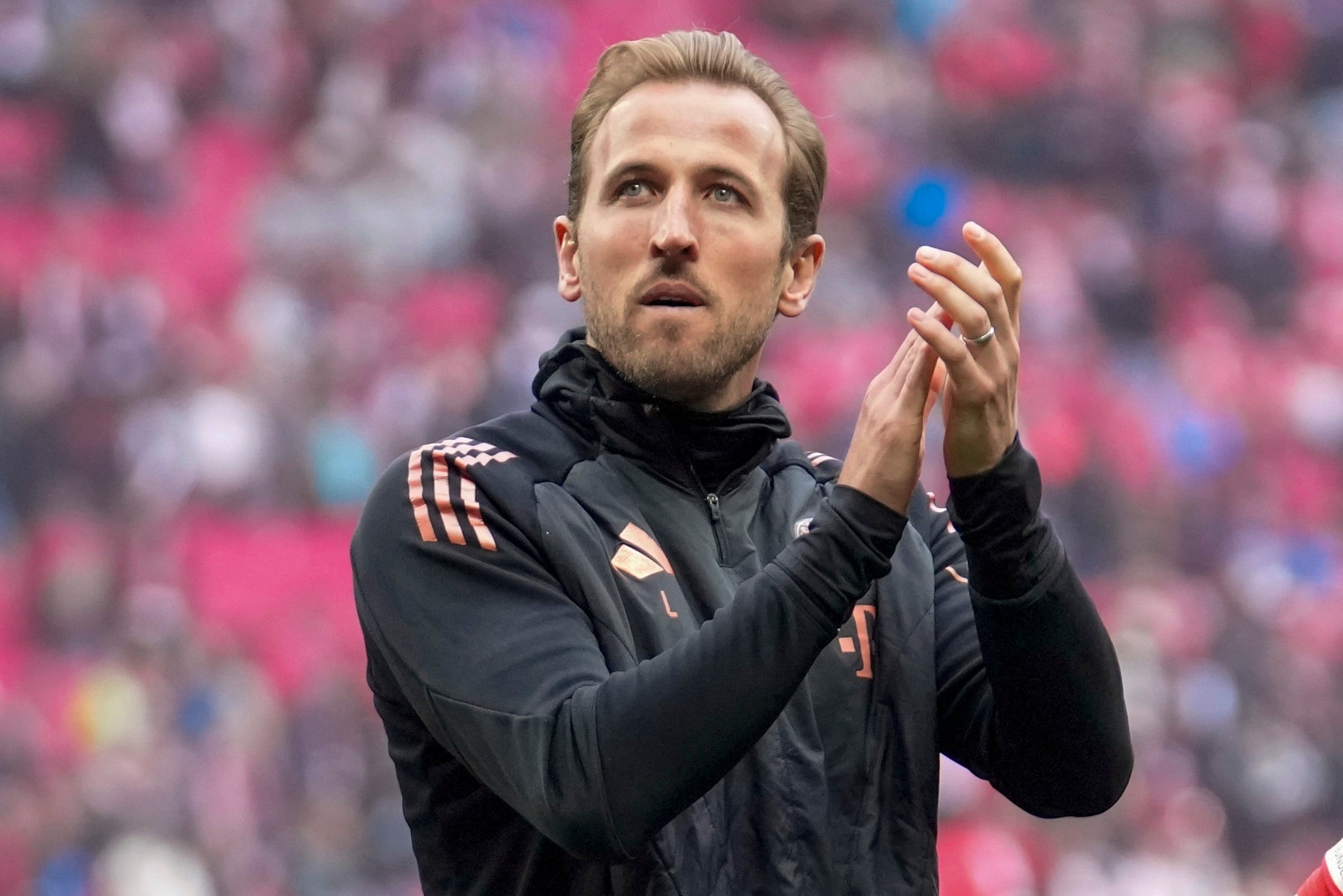 Bayern's Harry Kane applauds supporters at the end of the German Bundesliga soccer match between RB Leipzig and FC Bayern Munich at the Red Bull Arena in Leipzig, Germany, Saturday, May 3, 2025. (AP Photo/Ebrahim Noroozi)