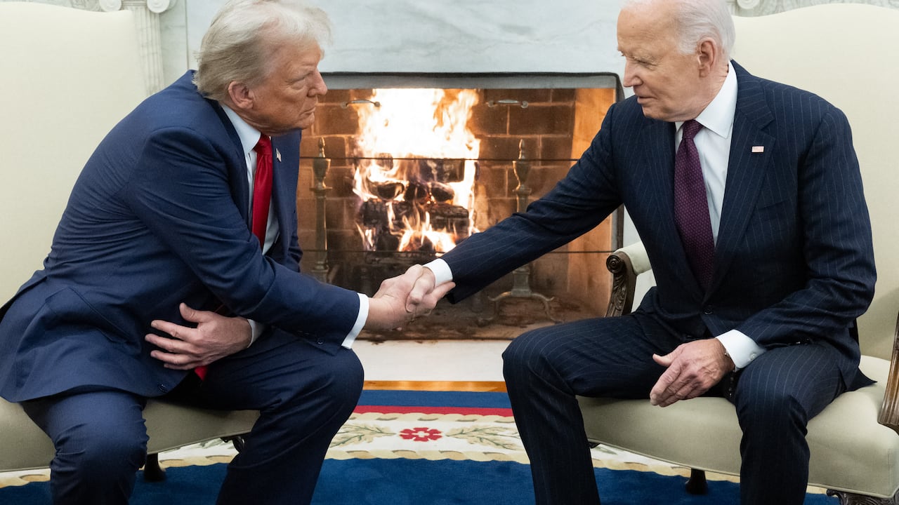 Joe Biden y Donald Trump se encuentran en la Casa Blanca