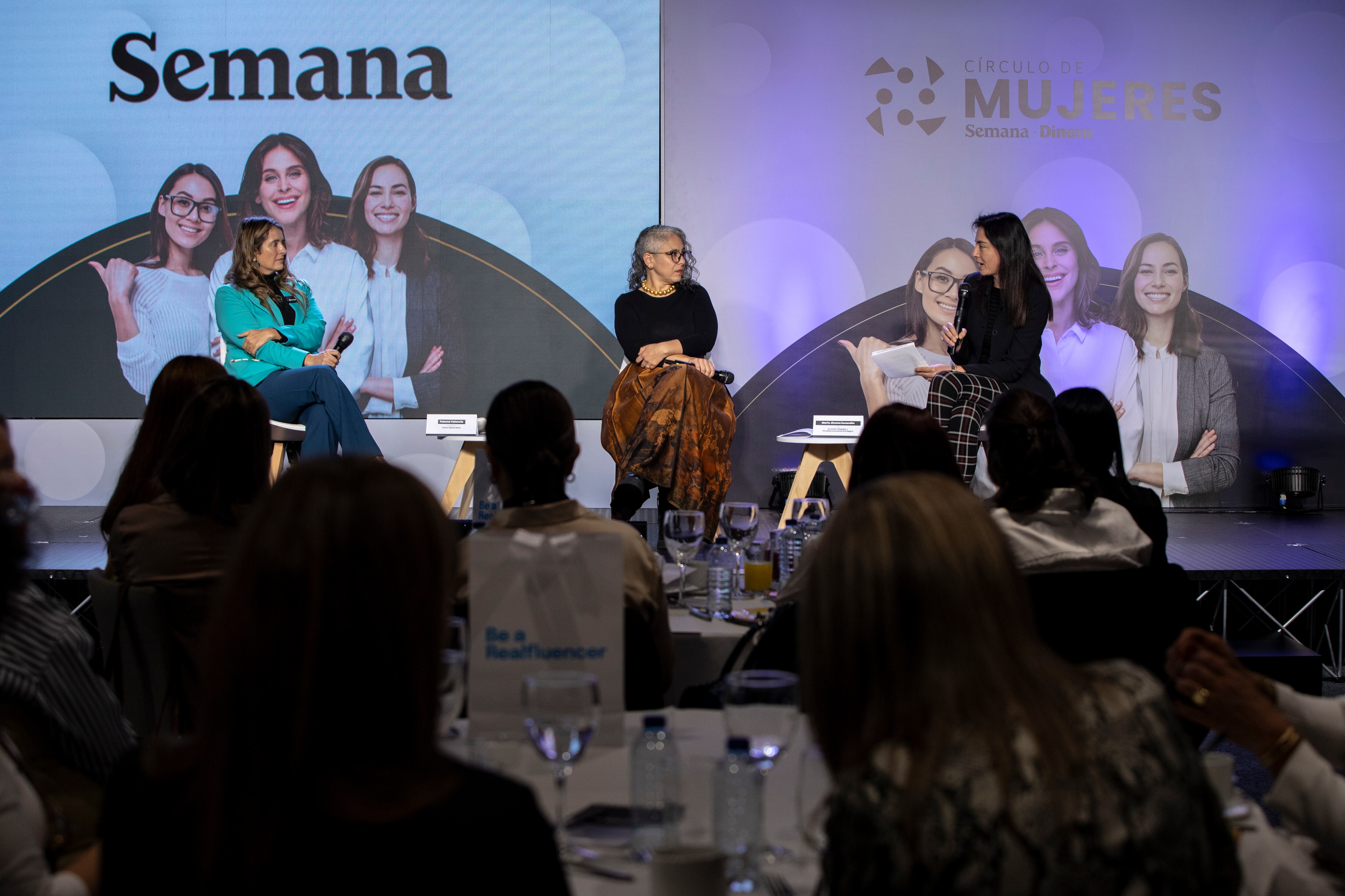 En la sesión del Circulo de Mujeres se discutió el papel de las mujeres en la política colombiana. 

CIRCULO DE MUJERES EVENTO JULIO 25 DE 2024
MARÍA JOSÉ PIZARRO