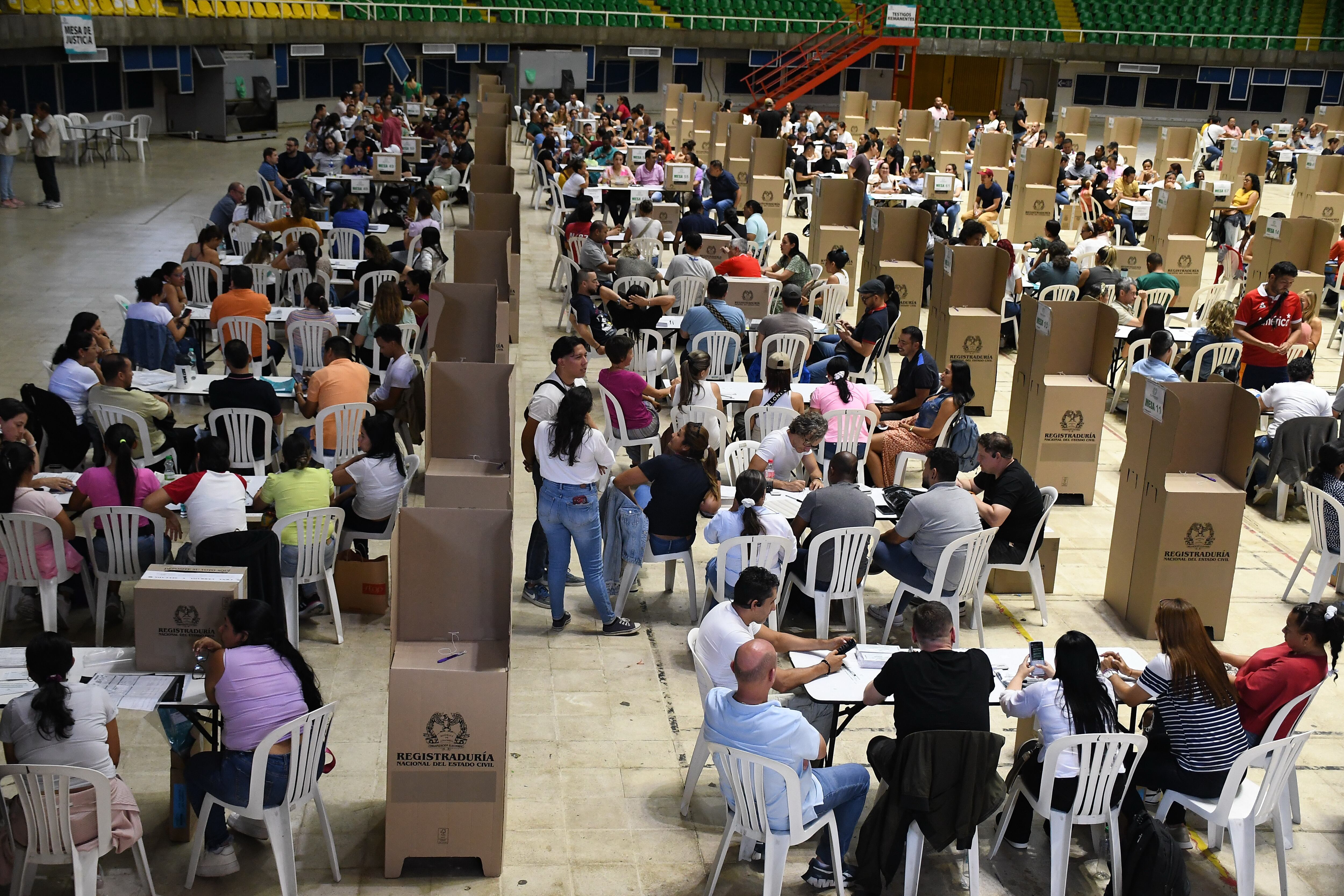 Cali:  Escrutinios, con poca asistencia de votantes, pero ganando el sí se realizó este domingo 24 de agosto, la consulta popular para decidir la creación del Área Metropolitana del Sur occidente  (AMSO). Foto José L Guzmán. El País