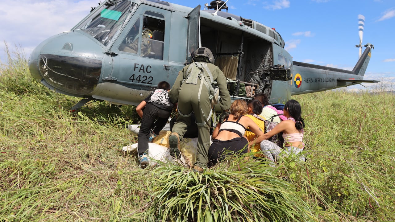 Rescate de once personas en Tolima.