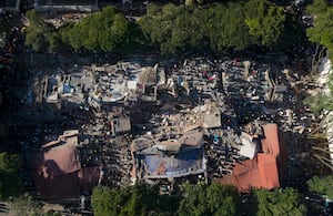 Las fotografías muestran los estragos que dejó el potente terremoto en diferentes sectores.