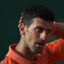 Djokovic se toma la cabeza después de perder en segunda tonda del Masters 1000 de Montecarlo
