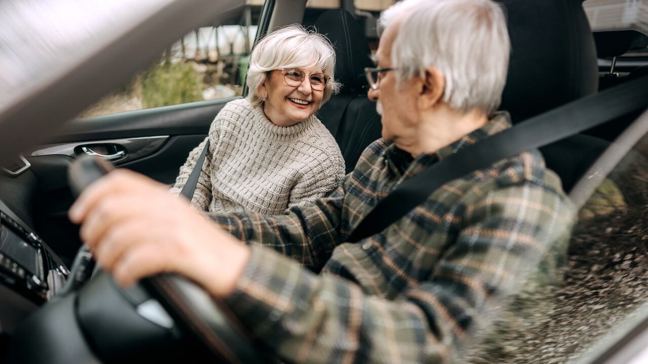 Illinois avanza hacia una reforma en los requisitos de conducción para adultos mayores