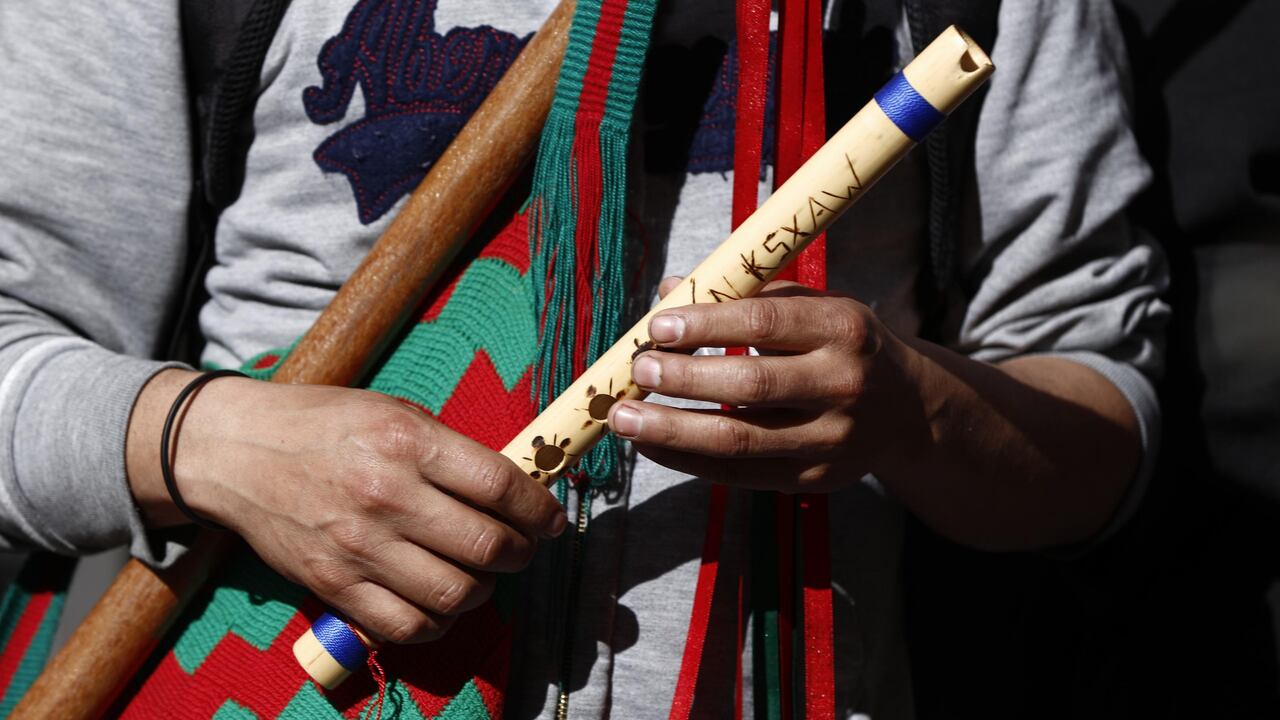 La guardia indígena capturó a ocho personas, señaladas de integrar un grupo armado autodenominado como disidencias de las Farc.