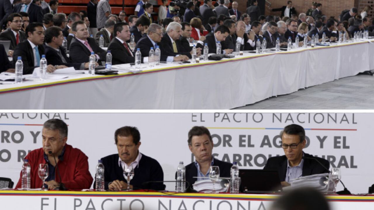 El gobierno convocó a todos los sectores al Pacto Agrario. En la mesa principal, el asesor presidencial Lucho Garzón, el vicepresidente, Angelino Garzón, el presidente de la República, Juan Manuel Santos, y el ministro de Agricultura, Rubén Darío Lizarralde.
