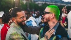 Maluma posteó una fotografía junto a J Balvin en la que se ven muy contentos ante la sorpresa de coincidir en el mismo evento.
