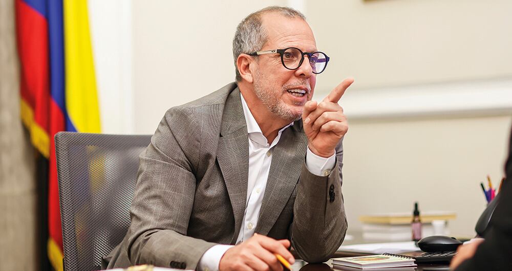 “Los medios de comunicación hay que regularlos”: Saade le propuso a Petro crear una red social llamada P, similar a X. 