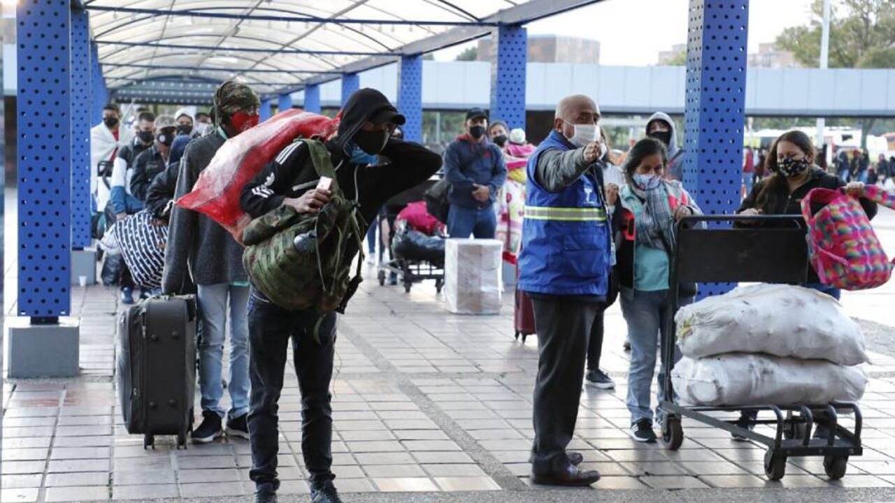 Terminal de transportes de Bogotá: 34.800 saldrían de la ciudad el fin de semana.