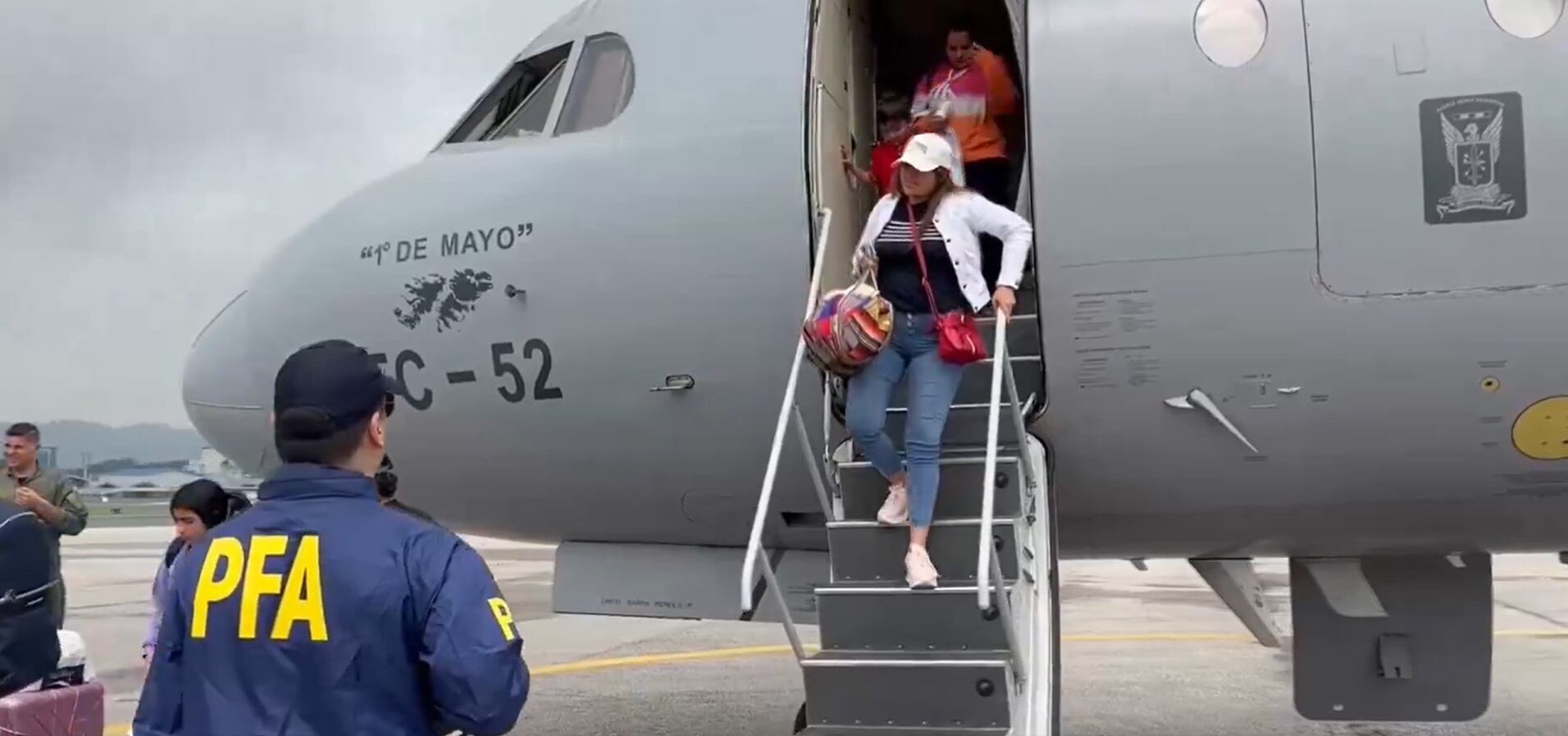 "Es un éxito importantísimo que podamos, con tanta rapidez, y habiendo entrado esta familia el día 5, haberlos deportado del país hoy", dijo Bullrich.