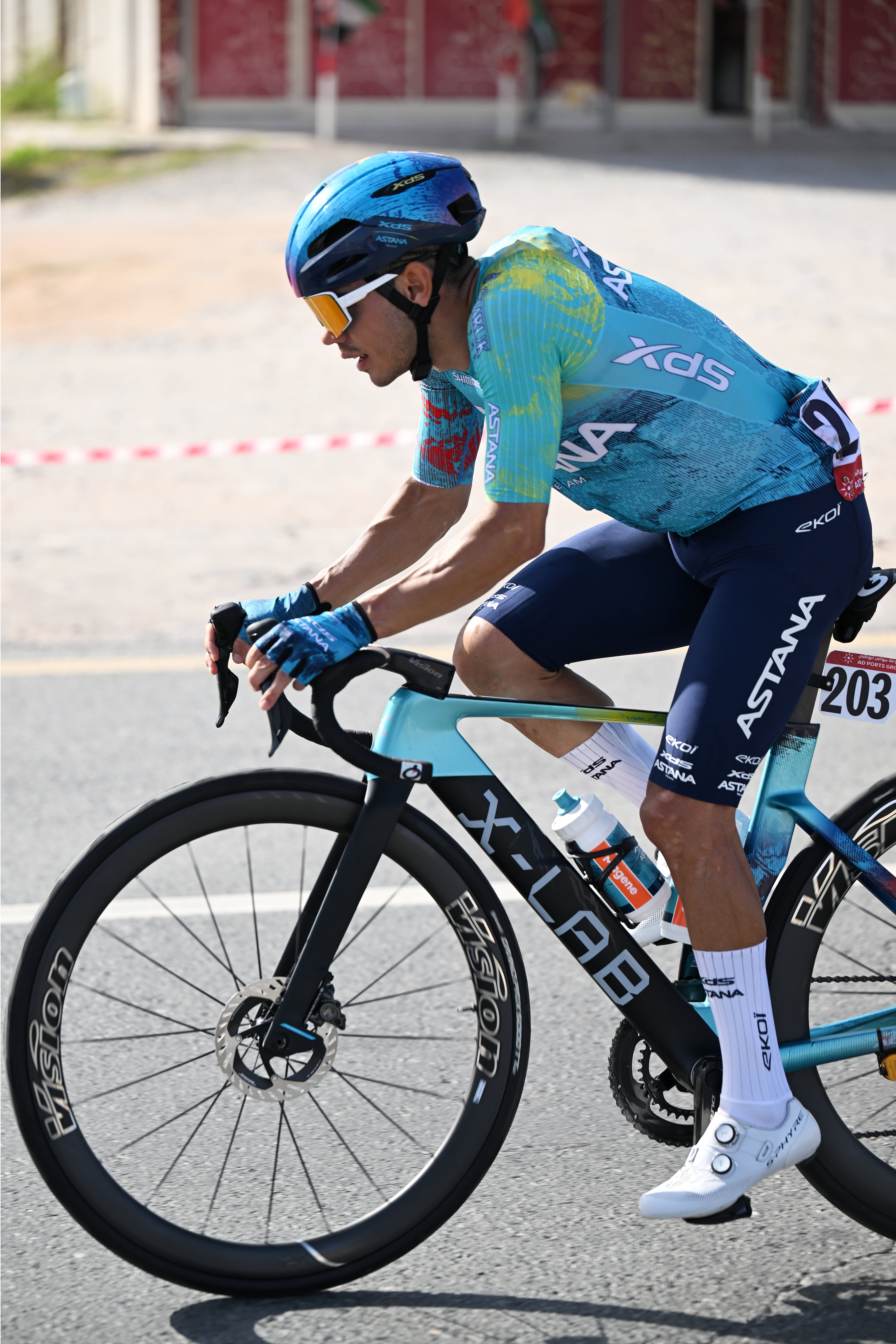 JEBEL MOBRAH, UNITED ARAB EMIRATES - FEBRUARY 18: Sergio Higuita of Colombia and Team XDS Astana competes during the 8th UAE Tour 2026, Stage 3 a 183km stage from Umm al Quwain to Jebel Mobrah 1229m / #UCIWT / on February 18, 2026 in Jebel Mobrah, United Arab Emirates. (Photo by Tim de Waele/Getty Images)