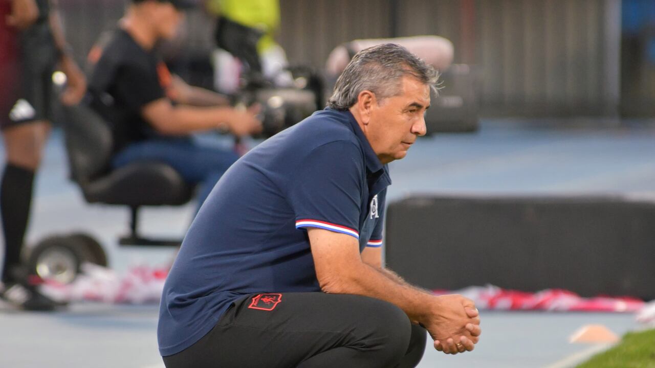 Jorge 'Polilla' da Silva, entrenador del América de Cali en un partido de la Liga II-2024.