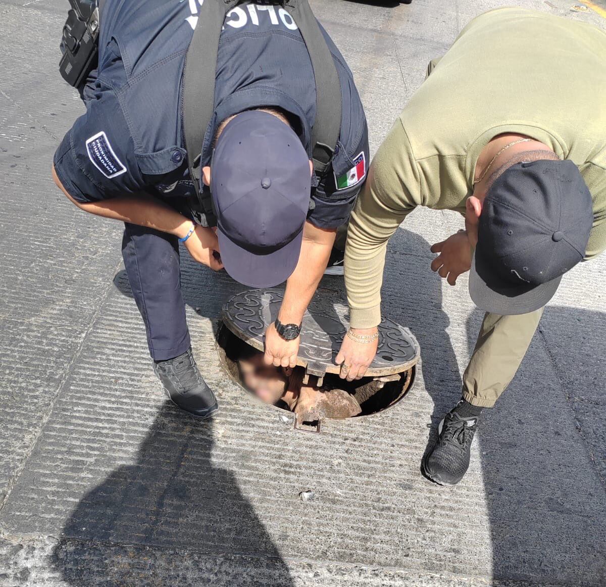 El hombre intentó salir del lugar pero fue imposible