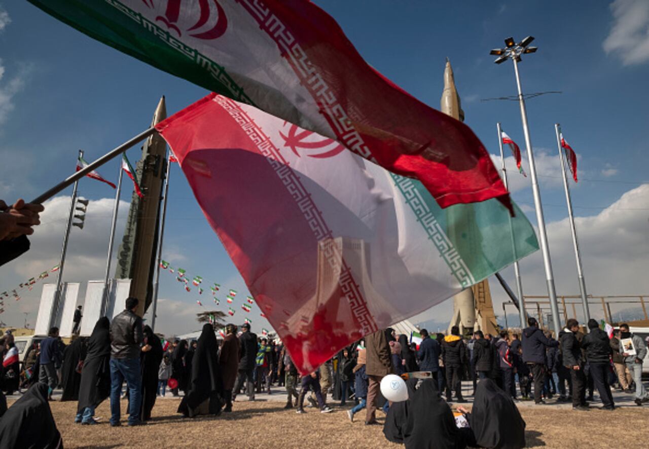 Según ese medio se trata de barcos llenos de cajas de municiones que “zarpan principalmente desde el puerto iraní de Amirabad en el Mar Caspio para atravesar sus aguas y entregar el cargamento del otro lado, en el puerto de Astrakhan”, en Rusia. (Photo by Morteza Nikoubazl/NurPhoto via Getty Images)
